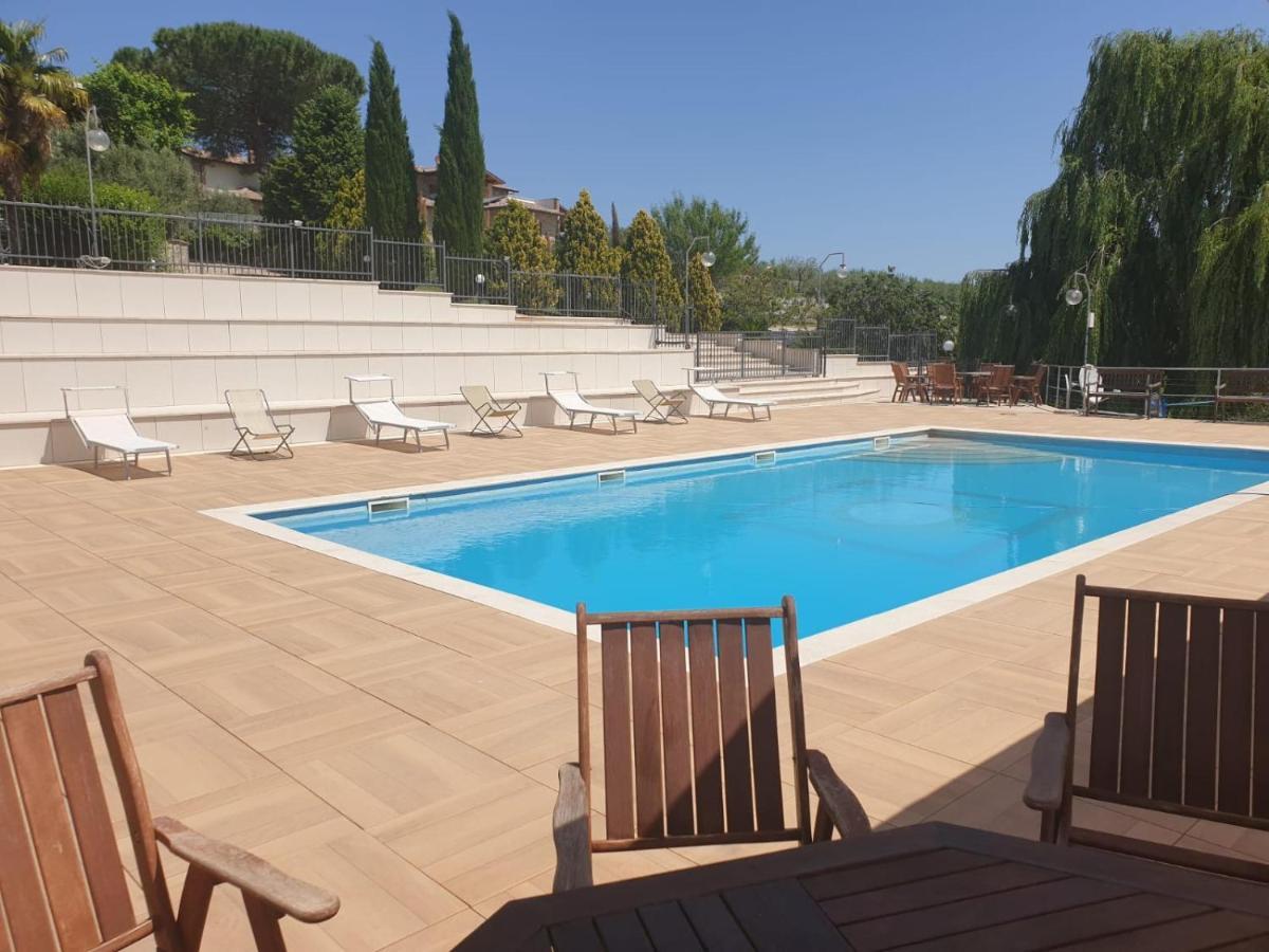 Trasimeno 2 Apartment Casamaggiore Bagian luar foto